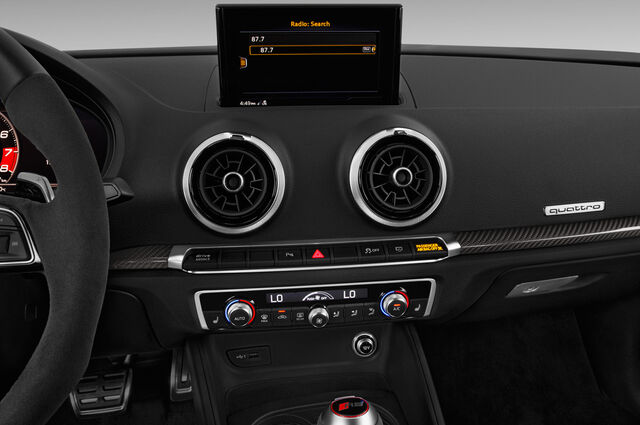 Audi RS 3 (Baujahr 2019) - 4 Türen Temperatur und Klimaanlage