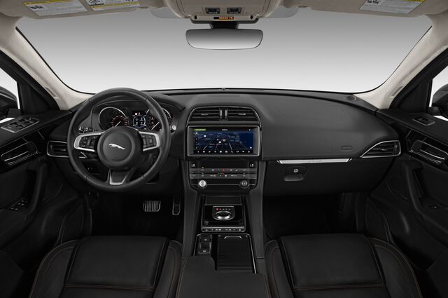 Jaguar F-Pace (Baujahr 2019) Prestige 5 Türen Cockpit und Innenraum