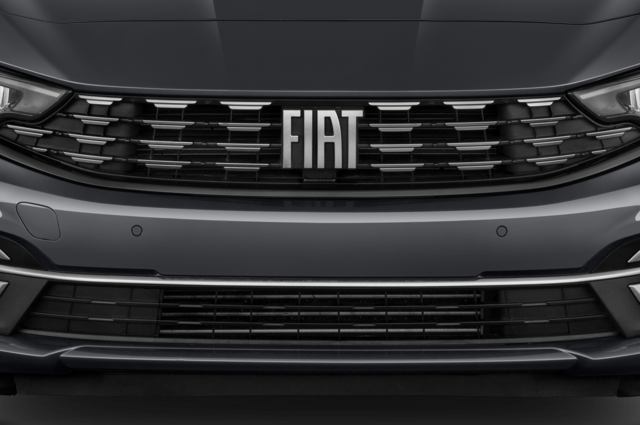 FIAT Tipo SW (Baujahr 2022) Life 5 Türen Kühlergrill und Scheinwerfer