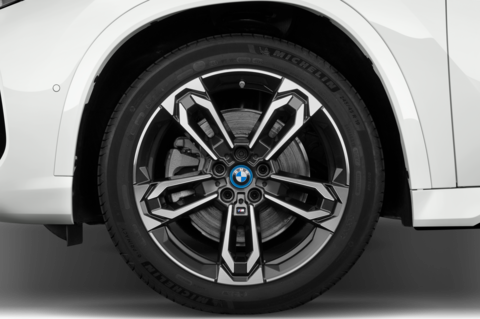 BMW iX1 (Baujahr 2023) M Sportpaket 5 Türen Reifen und Felge