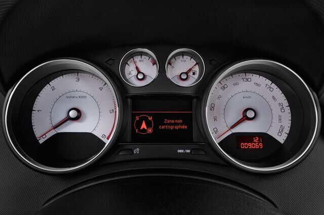 Peugeot 308 (Baujahr 2013) Allure 2 Türen Tacho und Fahrerinstrumente