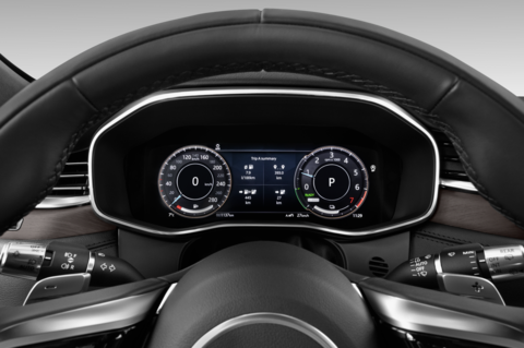 Jaguar F-Pace (Baujahr 2021) S 5 Türen Tacho und Fahrerinstrumente