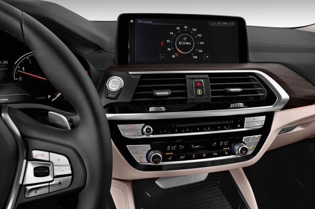 BMW X4 (Baujahr 2018) xLine 5 Türen Radio und Infotainmentsystem