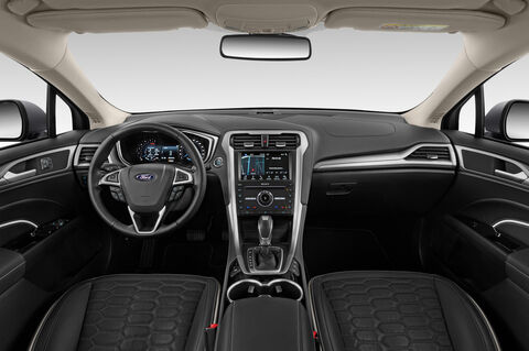 Ford Mondeo (Baujahr 2020) Vignale 4 Türen Cockpit und Innenraum