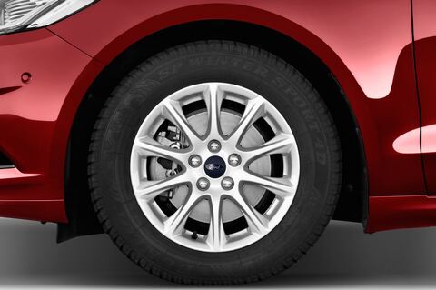 Ford Mondeo (Baujahr 2015) Titanium 5 Türen Reifen und Felge