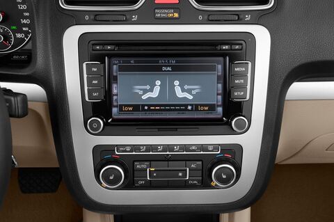 Volkswagen Eos (Baujahr 2012) Exclusive 2 Türen Temperatur und Klimaanlage