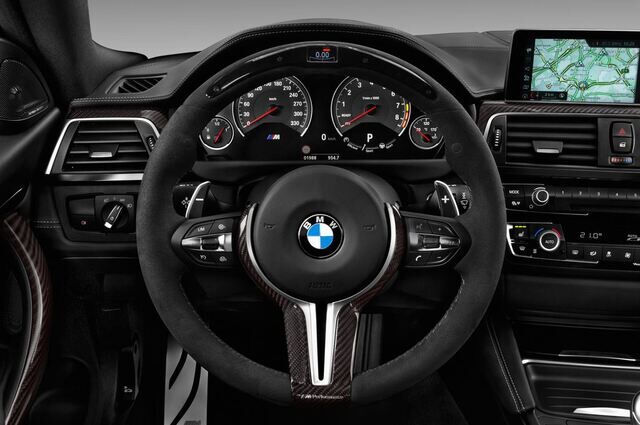 BMW M4 (Baujahr 2017) - 2 Türen Lenkrad