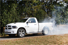 Gewaltige Alternative: Test Ram 1500 5.7 V8 mit technischen Daten u...