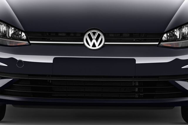 Volkswagen Golf (Baujahr 2017) Trendline 3 Türen Kühlergrill und Scheinwerfer