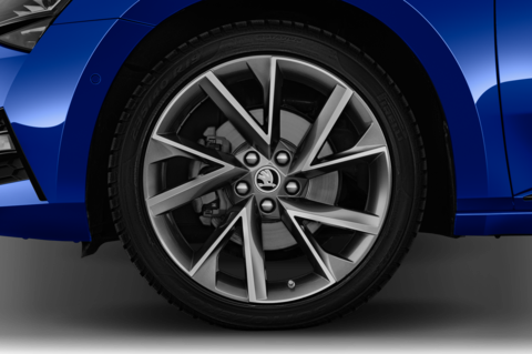 Skoda Superb Combi (Baujahr 2020) Sport Line 5 Türen Reifen und Felge