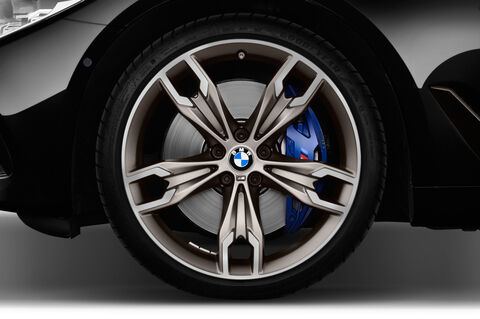BMW 5 Series (Baujahr 2018) - 4 Türen Reifen und Felge