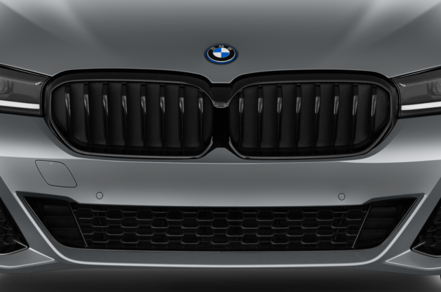 BMW 5 Series Touring Plug-in Hybride (Baujahr 2023) M-Sport 5 Türen Kühlergrill und Scheinwerfer