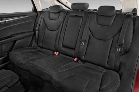 Ford Mondeo (Baujahr 2015) Titanium 5 Türen Rücksitze