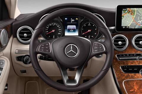 Mercedes C-Class (Baujahr 2015) Exclusive 4 Türen Lenkrad