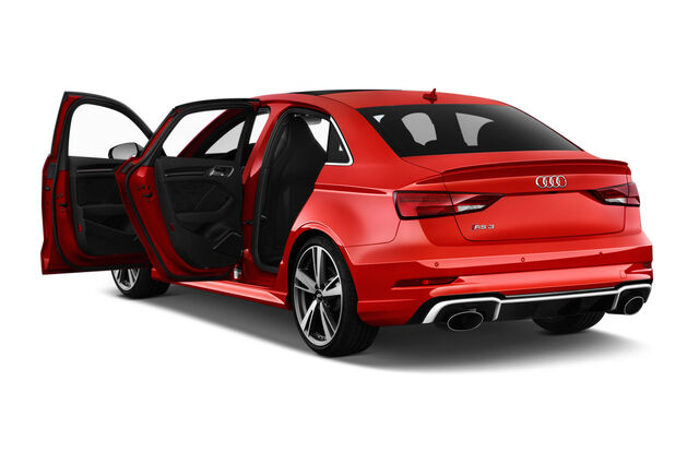 Audi RS 3 (Baujahr 2019) - 4 Türen Tür geöffnet