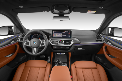 BMW X4 (Baujahr 2023) M40d 5 Türen Cockpit und Innenraum