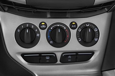 Ford Focus (Baujahr 2012) Trend 5 Türen Temperatur und Klimaanlage