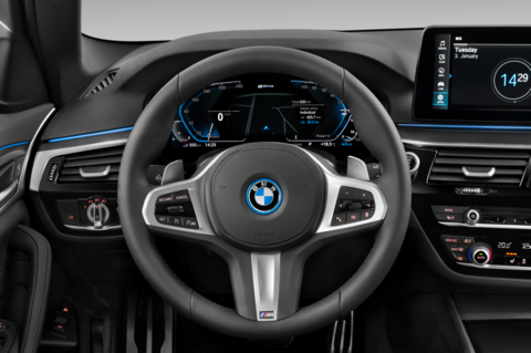 BMW 5 Series Touring Plug-in Hybride (Baujahr 2023) M-Sport 5 Türen Lenkrad