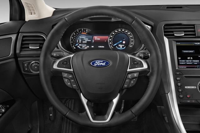 Ford Mondeo (Baujahr 2015) Titanium 5 Türen Lenkrad