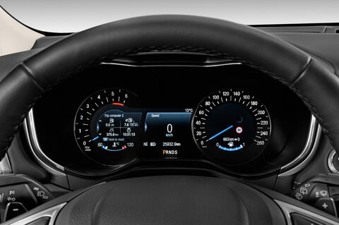 Ford Mondeo (Baujahr 2020) Vignale 4 Türen Tacho und Fahrerinstrumente
