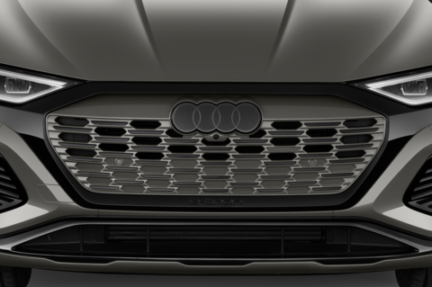 Audi Q8 e-tron Sportback (Baujahr 2023) Advanced 5 Türen Kühlergrill und Scheinwerfer