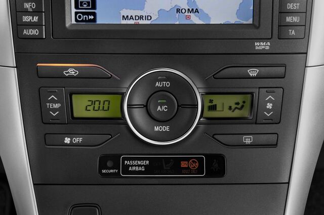 Toyota Auris (Baujahr 2011) Executive 5 Türen Temperatur und Klimaanlage
