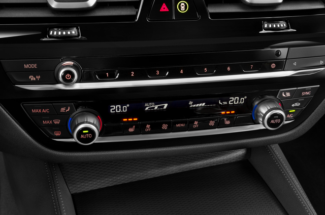 BMW 5 Series Touring Plug-in Hybride (Baujahr 2023) M-Sport 5 Türen Temperatur und Klimaanlage