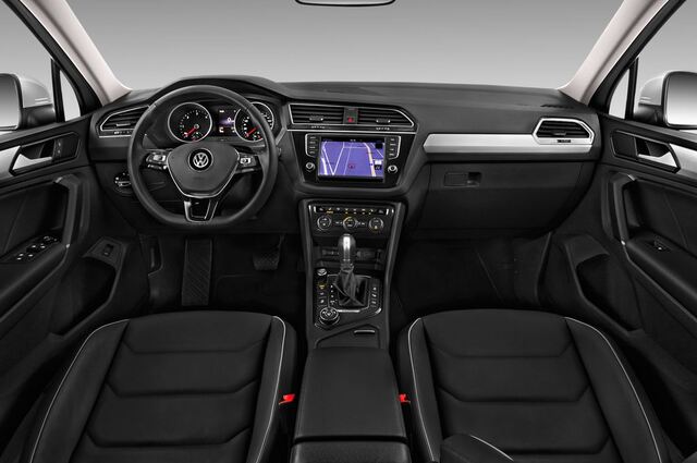 Volkswagen Tiguan (Baujahr 2017) Comfortline 5 Türen Cockpit und Innenraum