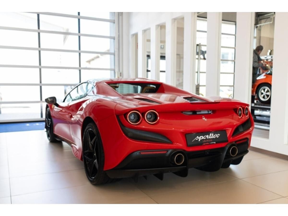 Ferrari F8 Spider*Lift*Racing Seats*LED*