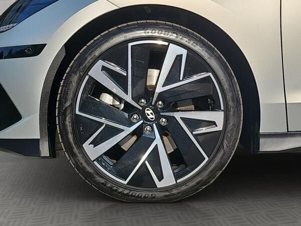 Hyundai IONIQ 6 77,H ALLRAD UNIQ-PAKET  NAVI/MATRIX