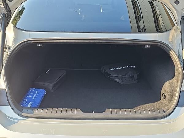 Hyundai IONIQ 6 77,H ALLRAD UNIQ-PAKET  NAVI/MATRIX