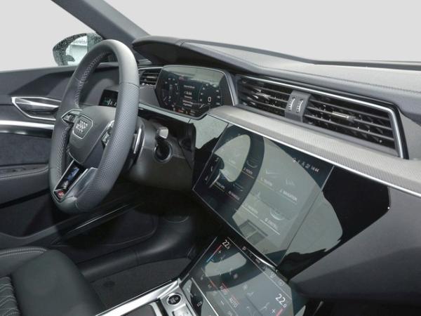 Audi Q8 Sportback e-tron 50 S line quattro