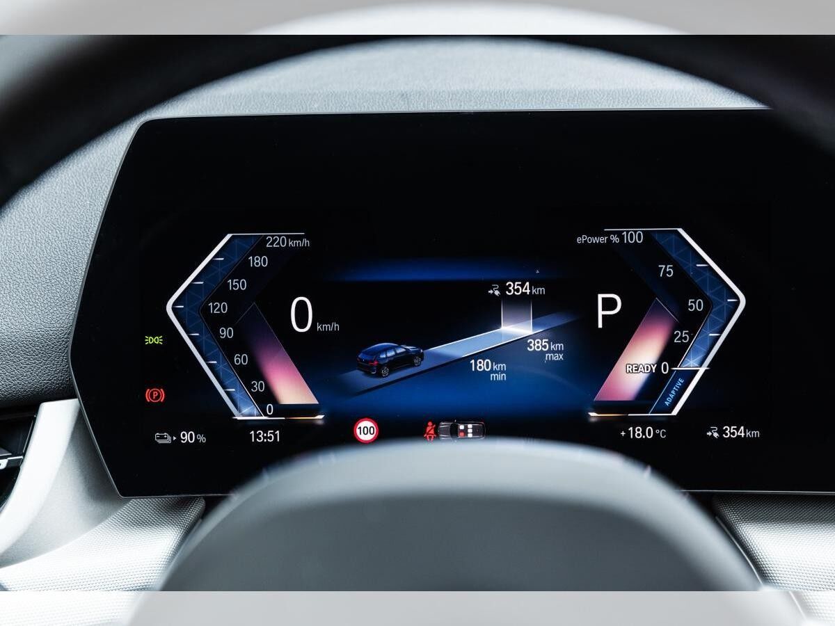 BMW iX1 xDrive30 •  ACC •  Kamera •  Massagesitze •  LED •