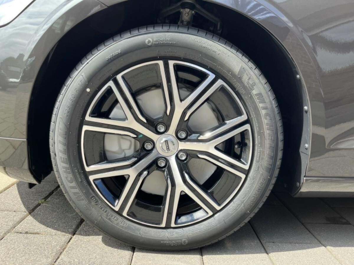 Volvo V60 Kombi Benzin EU6d B4 Core MHEV Navi Kamera