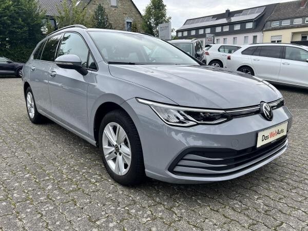 Volkswagen Golf VIII Life 1.5 TSI LED Navi AHK Climatronic Sitzheizung