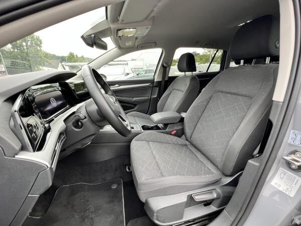 Volkswagen Golf VIII Life 1.5 TSI LED Navi AHK Climatronic Sitzheizung