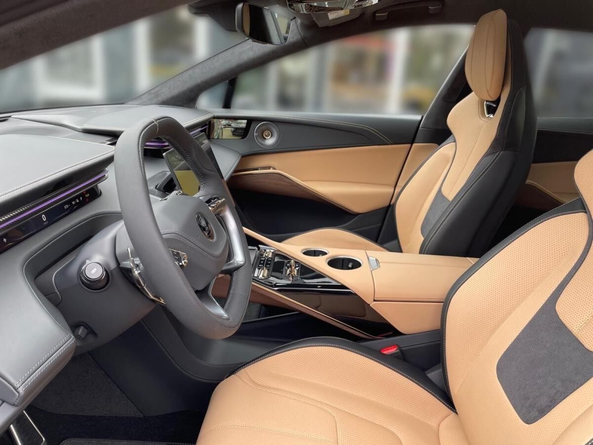 Lotus Eletre Lotus Eletre R *GALLOWAY GREEN by LOTUS HAESE