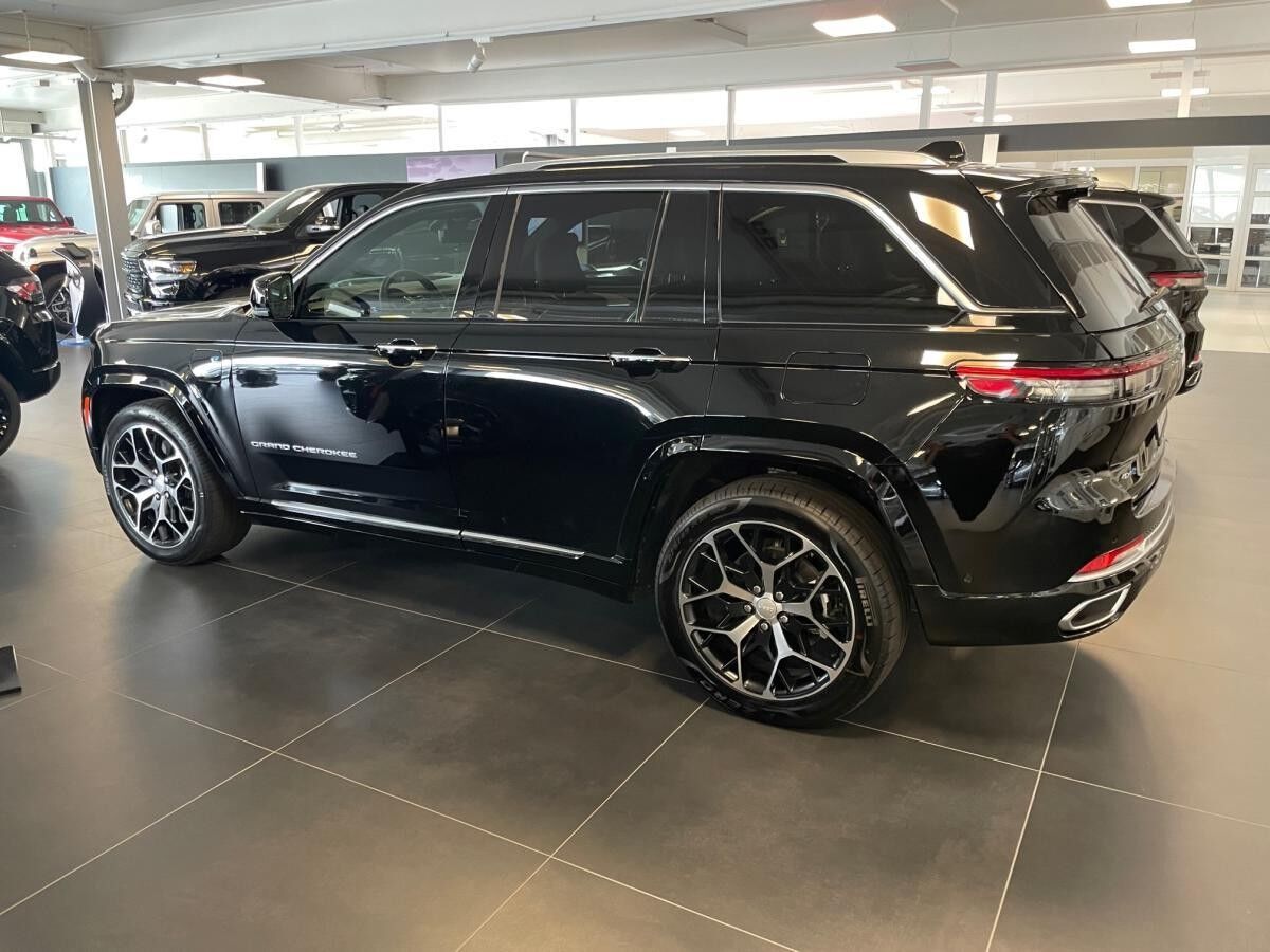 Jeep Grand Cherokee 4xe Summit Reserve Verfügbar in 2 Farben Abholung Mannheim