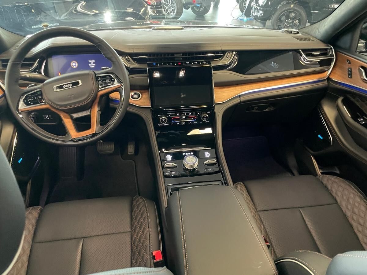 Jeep Grand Cherokee 4xe Summit Reserve Verfügbar in 2 Farben Abholung Mannheim