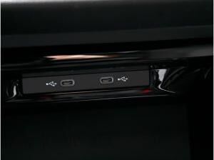 Volkswagen Golf VIII GTI DSG Black Style ACC DCC Matrix Kamera Sound 19"