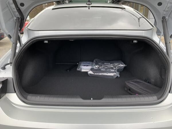 Hyundai IONIQ 6 77,H ALLRAD UNIQ-PAKET  NAVI/MATRIX