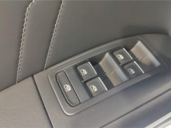 Seat Ateca Xperience AHK-klappbar Navi SHZ LHZ  LED .ACC El. Heckklappe