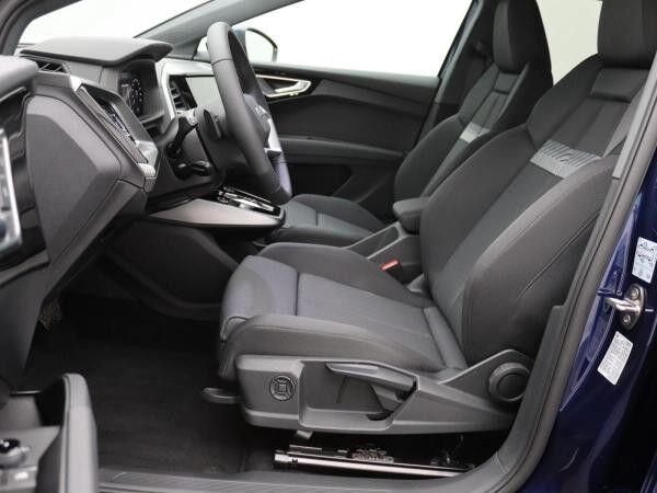 Audi Q4 e-tron 40 advanced / Navi plus, Matrix, AHK