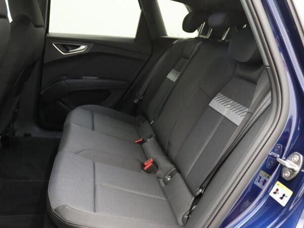 Audi Q4 e-tron 40 advanced / Navi plus, Matrix, AHK