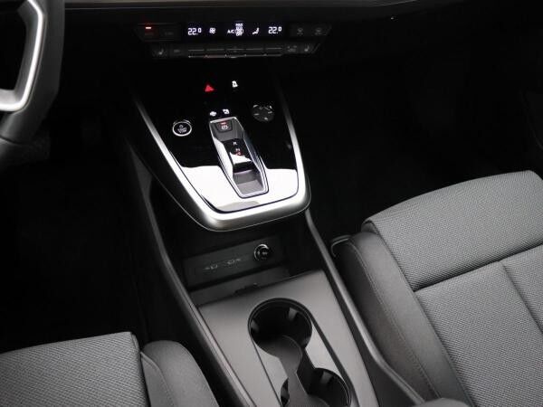 Audi Q4 e-tron 40 advanced / Navi plus, Matrix, AHK