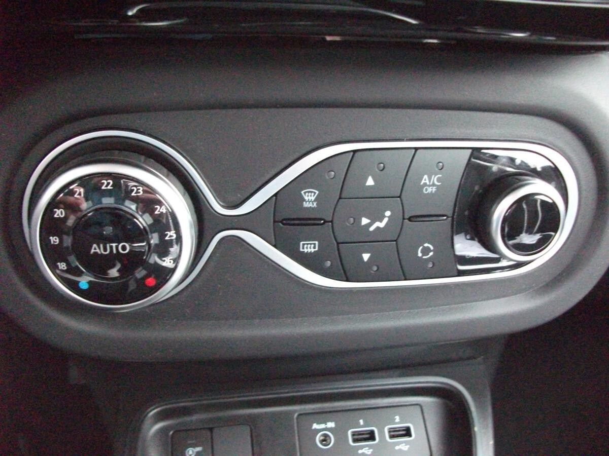 Renault Twingo E-TECH Urban Night