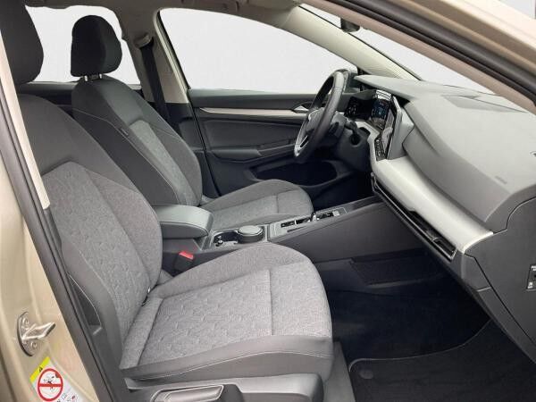 Volkswagen Golf VIII Life 1.5 eTSI DSG AHK Navi AppConnect