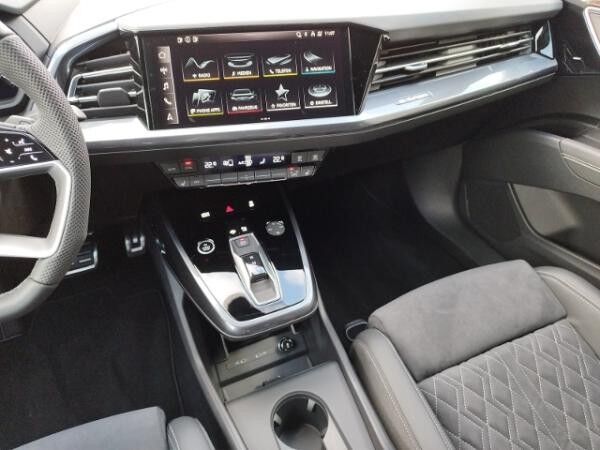 Audi Q4 e-tron 55 quattro S line