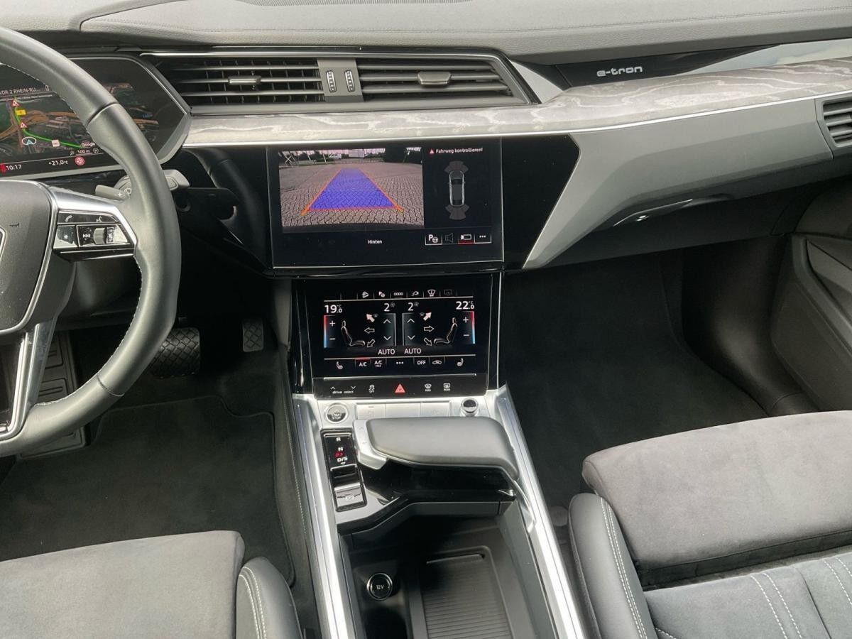 Audi Q8 Sportback e-tron 55 S line quattro HUD Matrix
