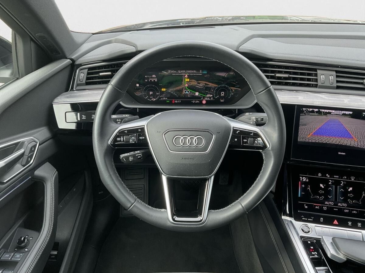 Audi Q8 Sportback e-tron 55 S line quattro HUD Matrix
